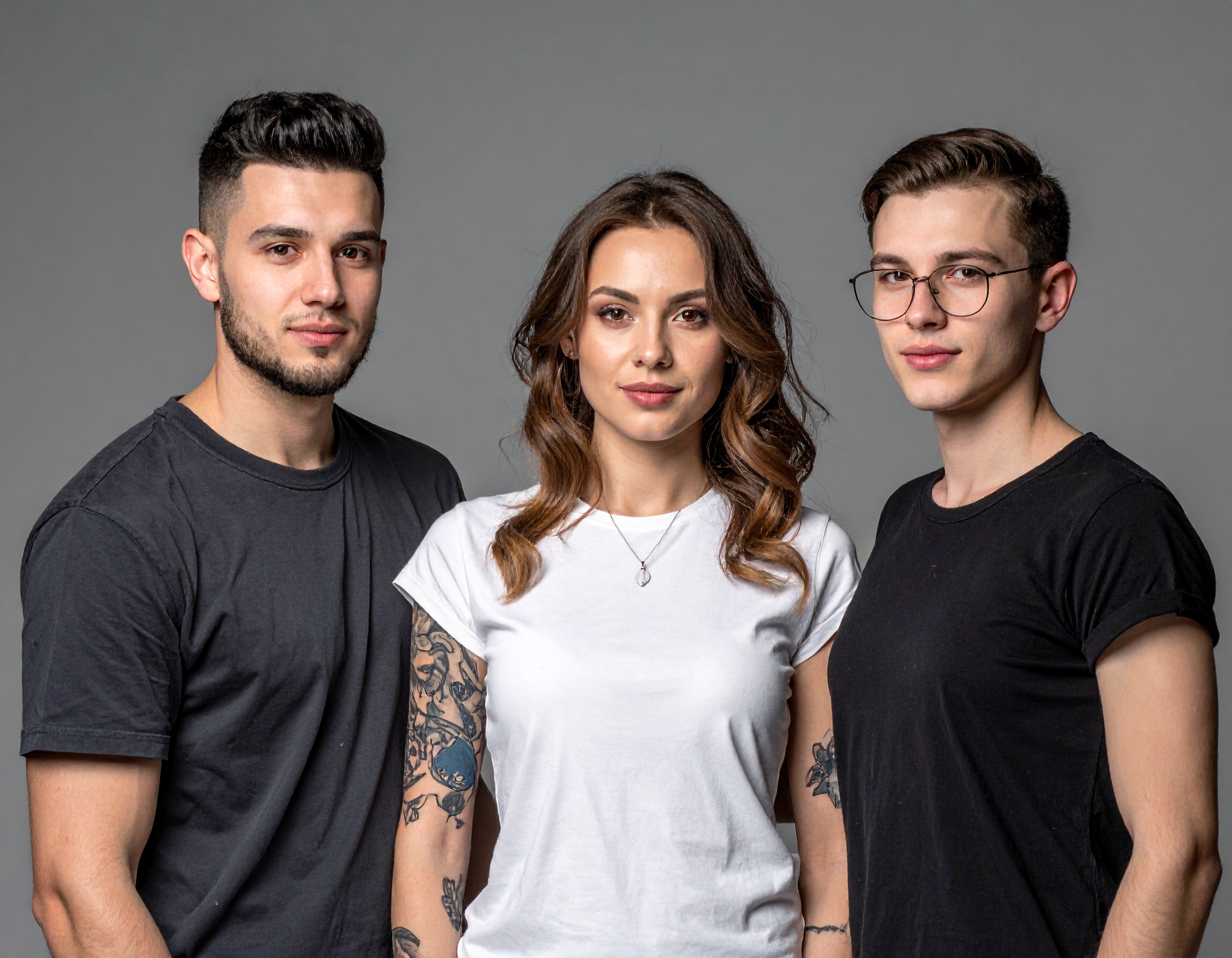 Firefly_generiere mir ein junges Helfer team auf einer tattoo convention Jungs und mädels 165427